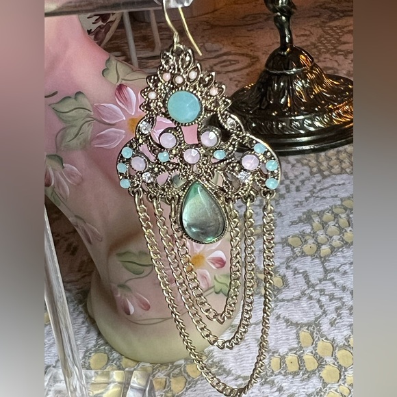 𝓒𝓱𝓪𝓷𝓭𝓮𝓵𝓲𝓮𝓻 Chain-Drape Sea Green & Cotton Candy Pink Earrings - Picture 3 of 6